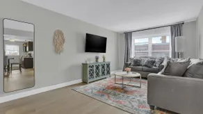 Upscale suite in Lakewood - Image 5