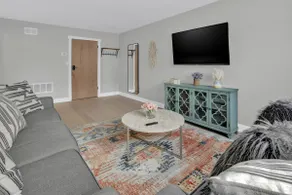 Upscale suite in Lakewood - Image 2