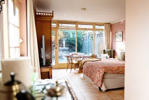 Champagne King Spa Suite in North Adelaide - Image 2