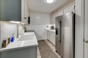 Modern pristine space in perfect Stowe location - Image 5