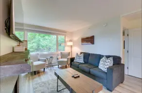 Modern pristine space in perfect Stowe location - Image 3