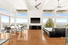 Executive Retreat with Stunning Bay Area Views - Image 2