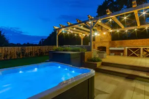 Osiers Stables at Oakwood West, hot tubs nr Bosham - Image 4