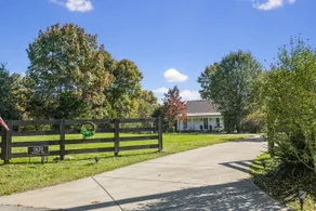 Charming Dreamy Retreat on 4acres in Leiper's Fork - Image 3