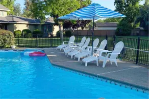 Stylish Studio Apartment, Pool, 40 min to Sequoias - Image 2