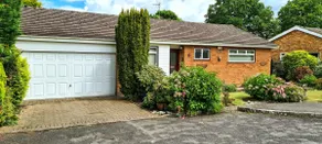 Spacious and comfortable bungalow in a quiet road - Image 2