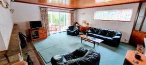 Spacious and comfortable bungalow in a quiet road - Image 4