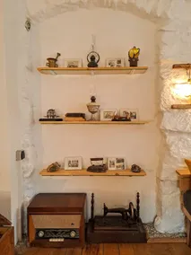 Books Room in an historic house - Image 5
