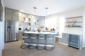 Gorgeous Lake Front Home, Central Location - Image 4