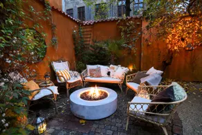 Historic house & lush hidden garden in city center - Image 3