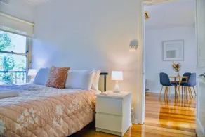 Cosy/Modern 2BD Apartment in Leafy Hawthorn - Image 5