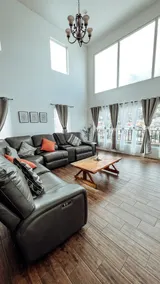 Large Spaces! 5 Beds 3 Bath - By Downtown- Garage! - Image 4