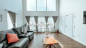 Large Spaces! 5 Beds 3 Bath - By Downtown- Garage! - Image 3