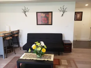 Ground level spacious apt., 18min to DT - Image 2