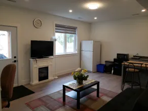 Ground level spacious apt., 18min to DT - Image 3