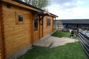 Bishy Barnabees country lodge with hot tub - Image 4