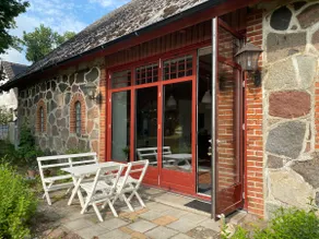 Comfortable rural accommodation in a courtyard environment - Image 4