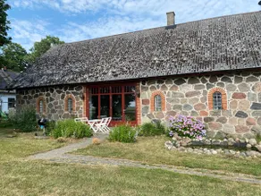 Comfortable rural accommodation in a courtyard environment - Image 3