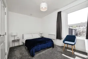 3-Bedroom Apartment Prime High Street Location - Image 2