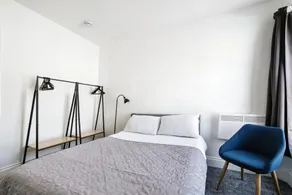 3-Bedroom Apartment Prime High Street Location - Image 3