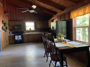 Erma’s Place - Toledo Bend Lakefront Log Cabin - Image 3
