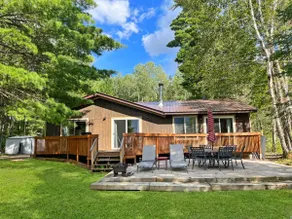White Pines Cabin: Ideal Location for Family, Fishing & Fun~Inc. 12 boats+motor! - Image 2