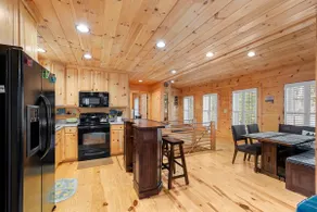 Cozy 2 bedroom cabin on the water - great location, must see!! - Image 4
