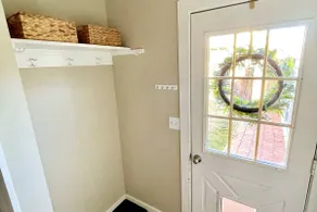 Updated, 2 Bedroom Cottage, close to Boulder - Image 4