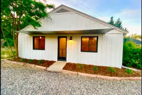 Updated, 2 Bedroom Cottage, close to Boulder - Image 2