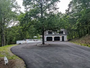 Gorgeous Cabin on 12 acres, Wine/Breweries/Hiking - Image 4