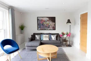 Immaculate Central Windsor Town House with parking - Image 2