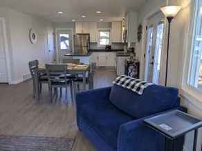 Renovated 2bed-1bath home, Lake WI, Ferry, Devil's Lake! - Image 5