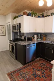 Charming Cottage Near Forest Park in Quiet Area - Image 3