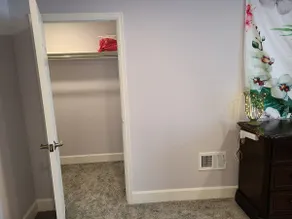 Spacious Guest Suite - Image 4