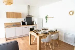 Spacious apartment with private parking in Saumur - Image 3