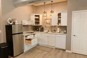 Lodging on Main ~ Beckman Suite - Image 3