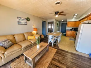 Egret's Cove Condo ~ Pool ~ Kayaks!~Lake View - Image 2