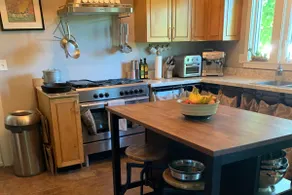 Entire home on 7 acres - unwind near campus/town - Image 4