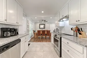 Hot tub, Game room, Pool, 7 miles to stockyards - Image 5