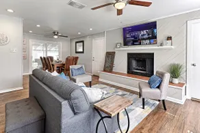 Hot tub, Game room, Pool, 7 miles to stockyards - Image 3