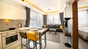 Midpoint Suites - Corner Suite 103 - Image 3