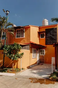 Family-Friendly Beach House - 5 min from the beach! - Image 3
