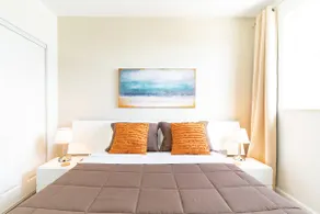Spacious 3BR with Free Parking - Image 3