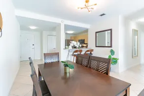 Spacious 3BR with Free Parking - Image 5