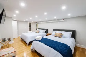 Downtown Mall | Sleeps 8 + Free Parking | Walk UVA - Image 4