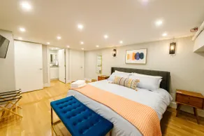 Downtown Mall | Sleeps 8 + Free Parking | Walk UVA - Image 3