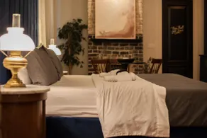 Intimate Library Studio - Minutes to Forsyth Park - Image 3