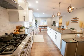 Q House in Lakewood - 5BR, 3Bath + AC. Sleeps 16. Kid and Pet-Friendly - Image 4