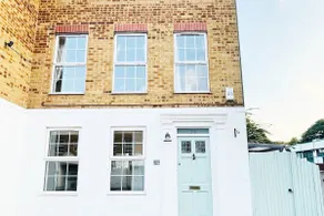 Beautiful Town House ideally situated in Kent - Image 2