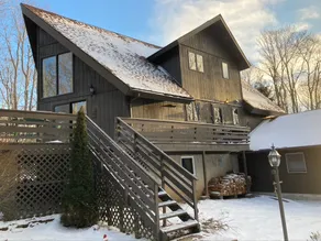 Multi-Family Cabin: Huge Yard + Resort Perks! - Image 3